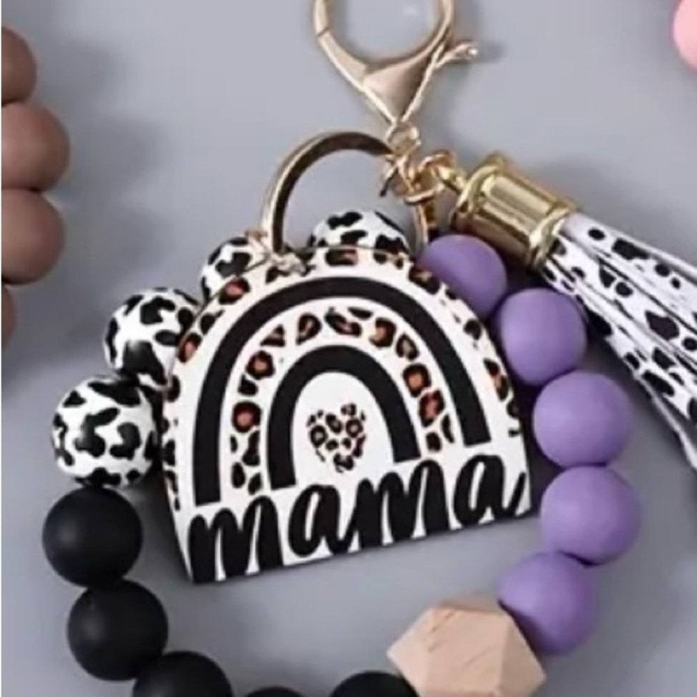 ⭐️Leopard Print Mama Keychain